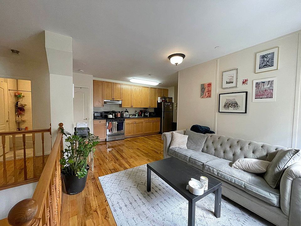 1st image of 571 Warren St #103