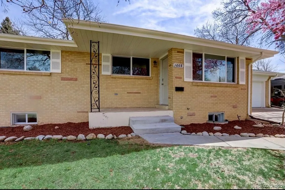 5 bed, 2274 sqft, $1,400 — Photo 1