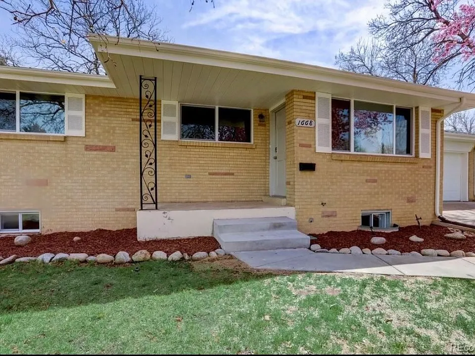 1668 S Zephyr Ct