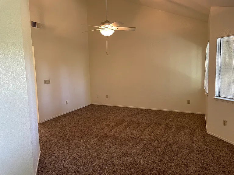 2425 N 11th Ave — Photo 11