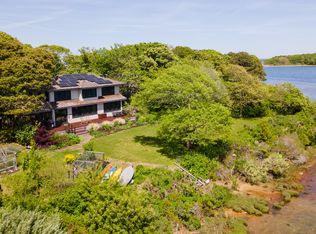 39 Sengekontacket Rd, Oak Bluffs, MA 02557