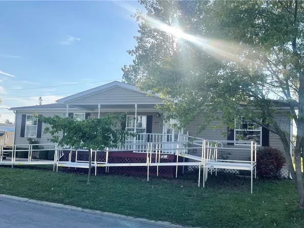 1341 Village Park Dr, Alden, NY 14004