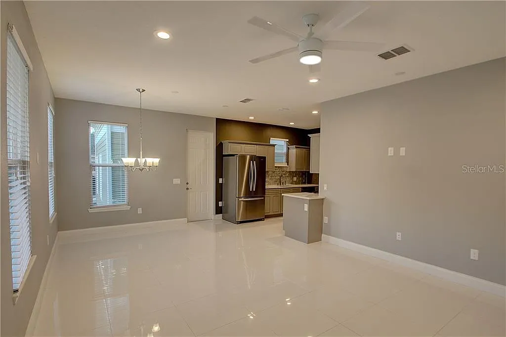 3 bed, 2.0 bath, 1204 sqft, $2,995 — Photo 3