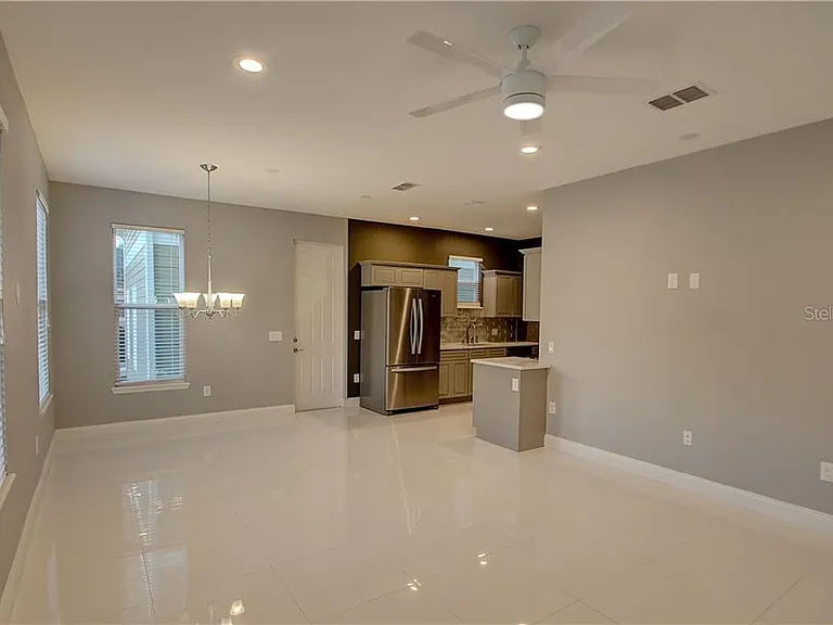 800 E Jefferson St — Photo 3