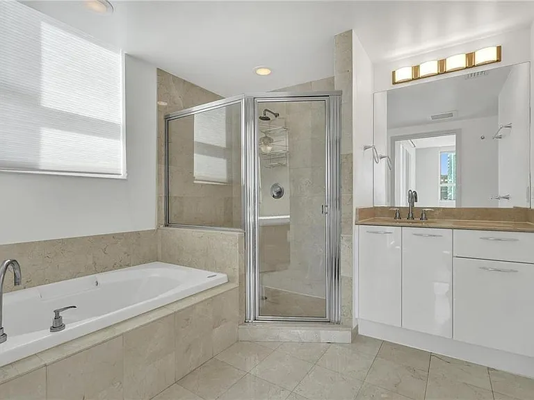 350 SE 2nd St #1720 — Photo 18