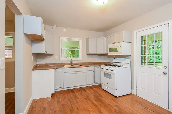 2712 Cherry Laurel Ln SW — Photo 8