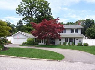 40 Woodland Rd, Miller Place, NY 11764