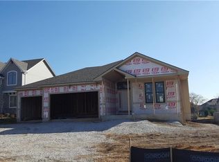 6039 Lakecrest Dr, Shawnee, KS 66218