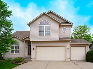 15334 S Greenwood St, Olathe, KS 66062
