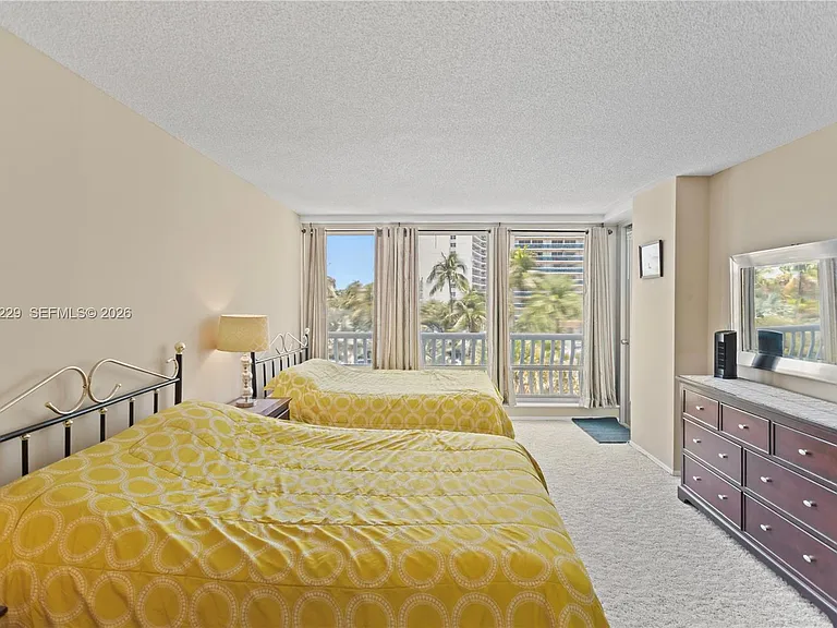 4020 Galt Ocean Dr #203 — Photo 31