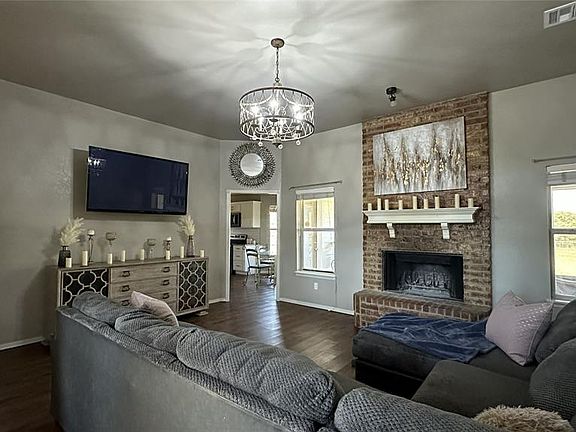 4th image of 2100 Kenneth Ln