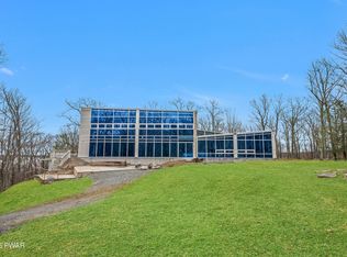32 Ridge Trl, Lakeville, PA 18438