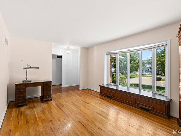 5th image of 1667 Schulte Hill Dr