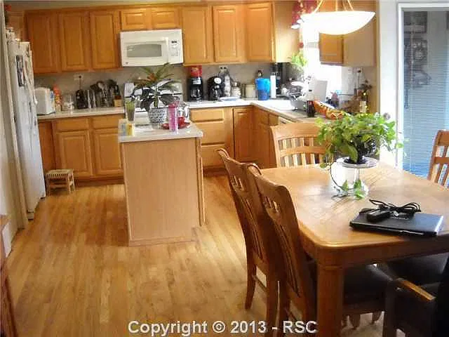 4 bed, 2.5 bath, 3100 sqft, $1,845 — Photo 2