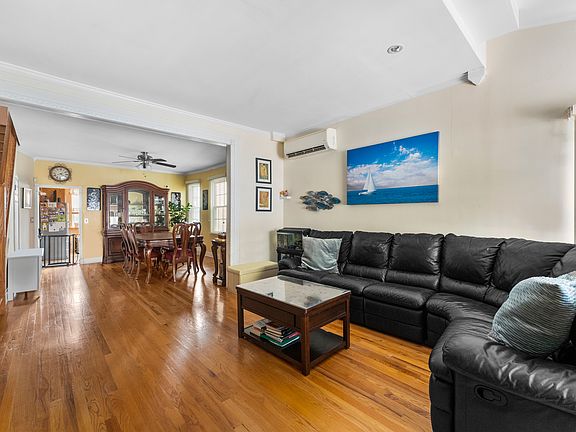 3rd image of 2072 Bay Ridge Pkwy