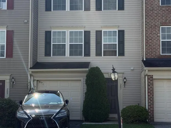 207 Ridge View Ln, Hanover, PA 17331