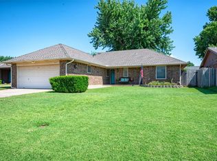 1021 Arlington Dr, Yukon, OK 73099