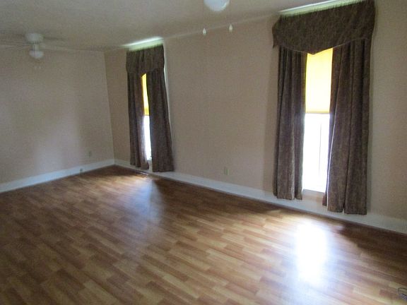 3rd image of 415 E Market St