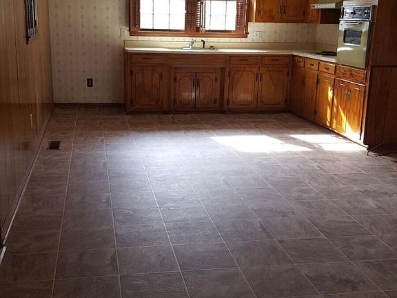 3rd image of 228 Crawford Cir #228