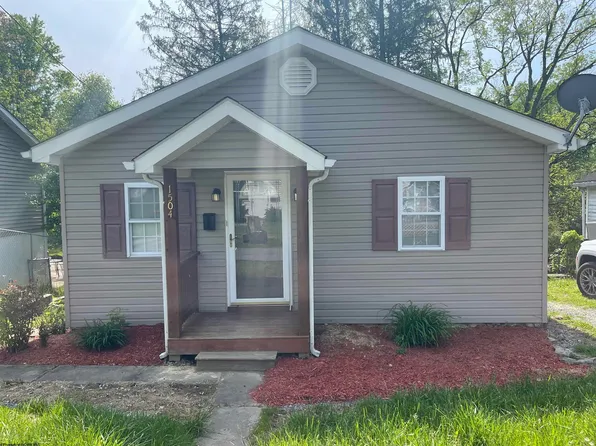 1504 Worthington St, Fairmont, WV 26554