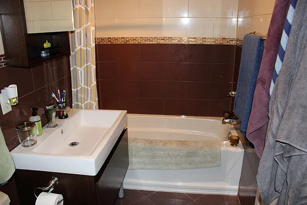 Rented by Premier Metro Realty Corp | media 27