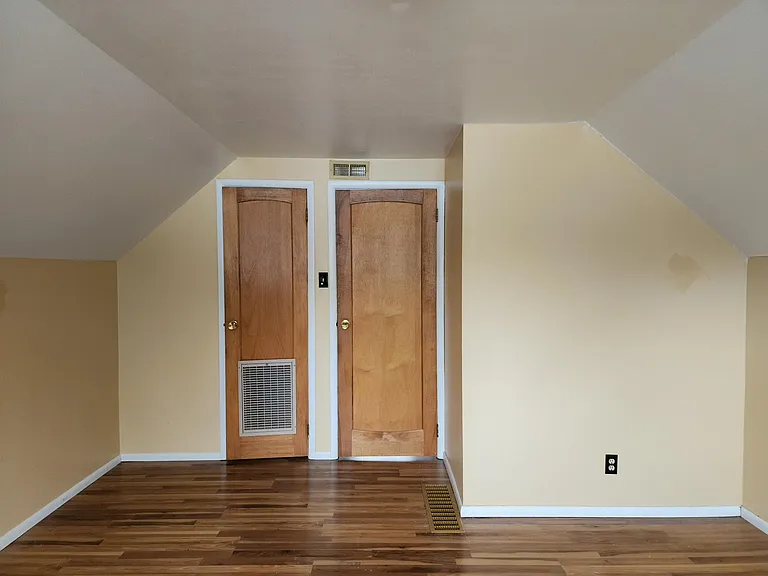 1013 W Willow St — Photo 10