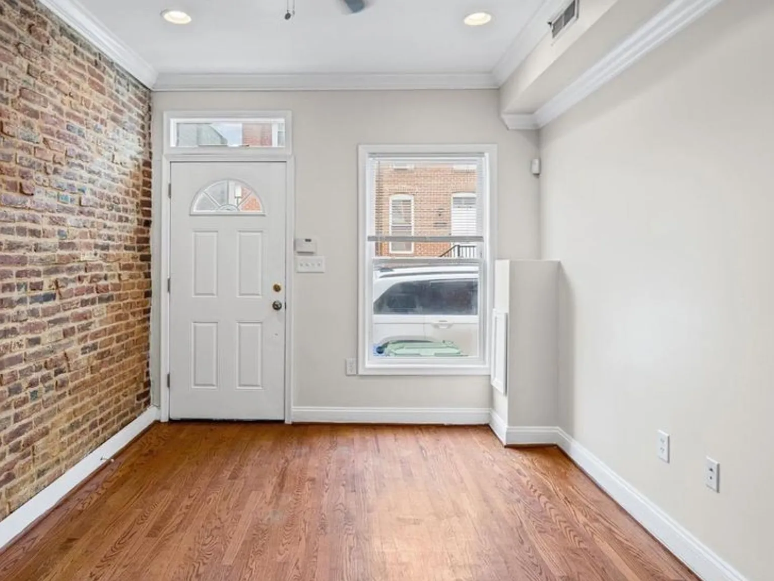 2 bed, 1.5 bath, 900 sqft, $1,800 — Photo 3