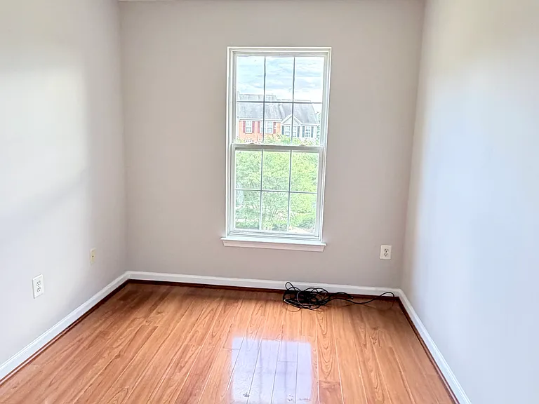 603 Eisenhower Dr — Photo 11