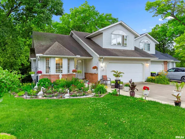 702 Woodland Knolls Rd, Metamora, IL 61548