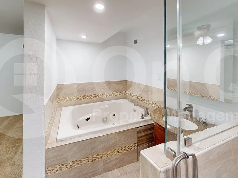 17 Macarthur Dr #B — Photo 10