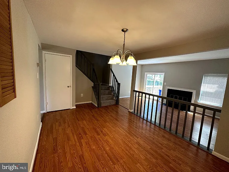 8121 Fenwick Ct — Photo 11