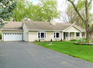 3304 N Salk Rd, Arlington Heights, IL 60004