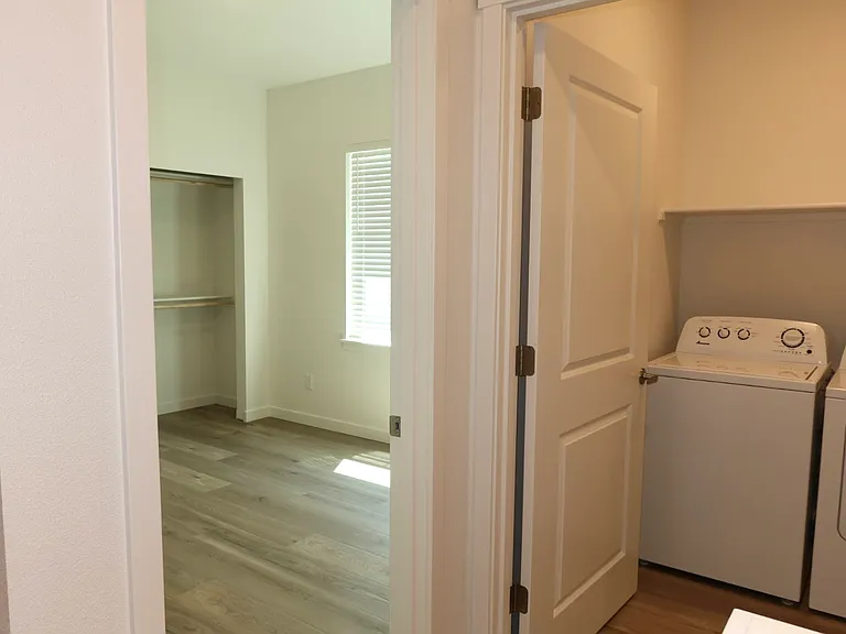723 Elkins Way SE — Photo 15