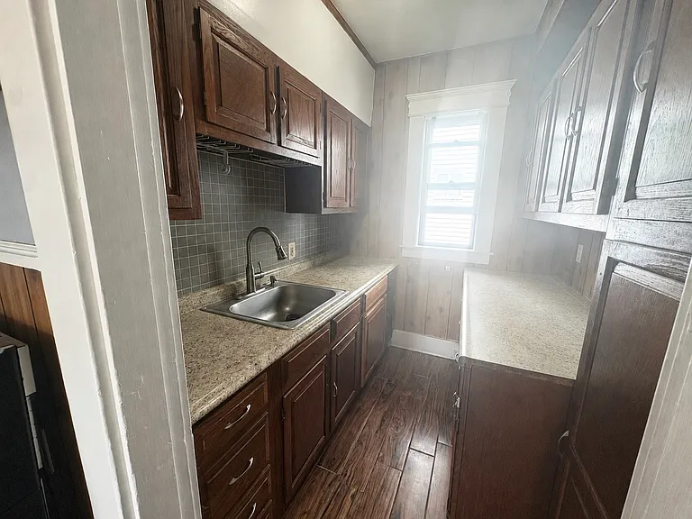 234 W 6th St #2 — Photo 10