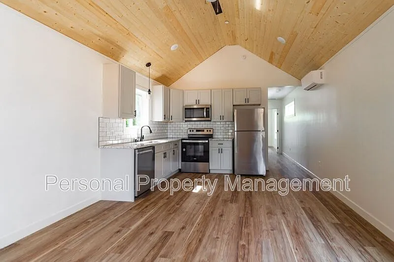 1 bed, 1.0 bath, $1,595 — Photo 4