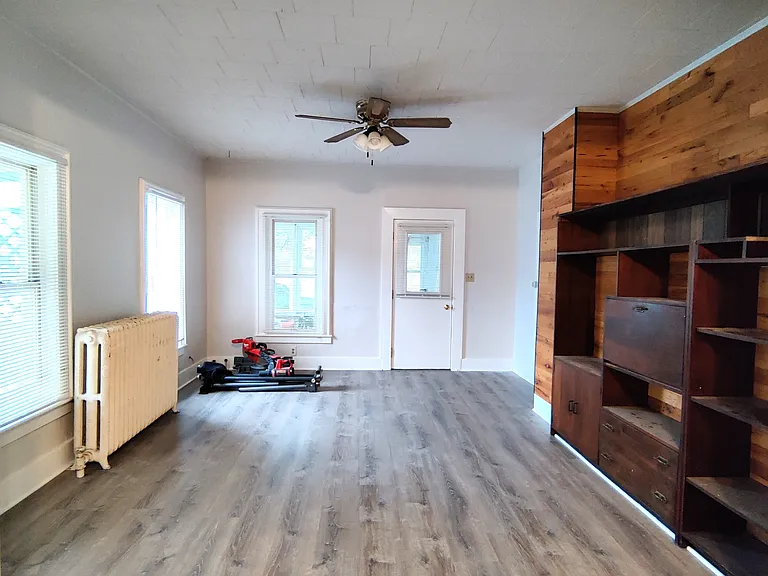 242 W Lincoln Ave — Photo 4