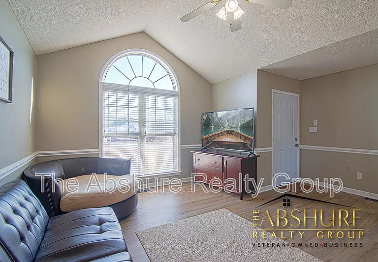 7604 Lilly Pond Ln — Photo 3