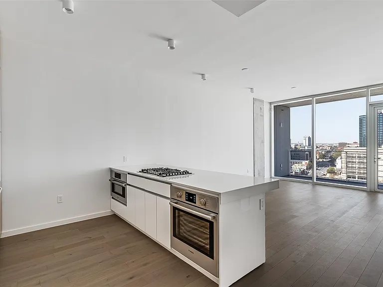 313 W 17th St #1202 — Photo 12