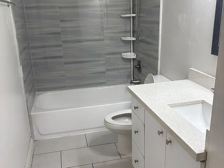 1461 W 42nd St #306 — Photo 5
