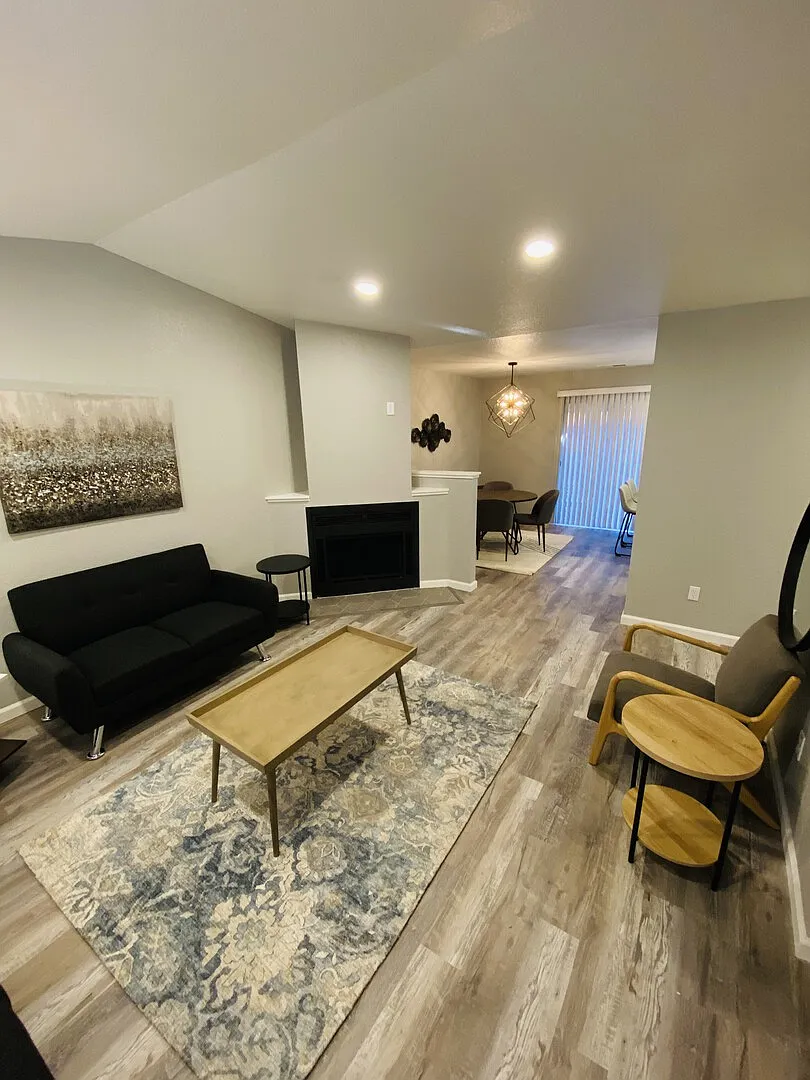 Beautifully Remodeled Modern Retreat W/Garage! — Photo 2