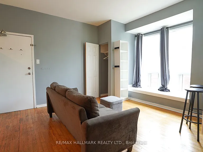 1432 Queen St E #3 — Photo 3