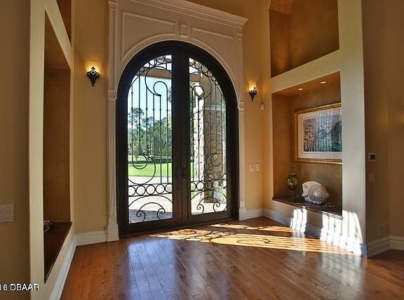 2nd image of 2090 Spruce Creek Cir W