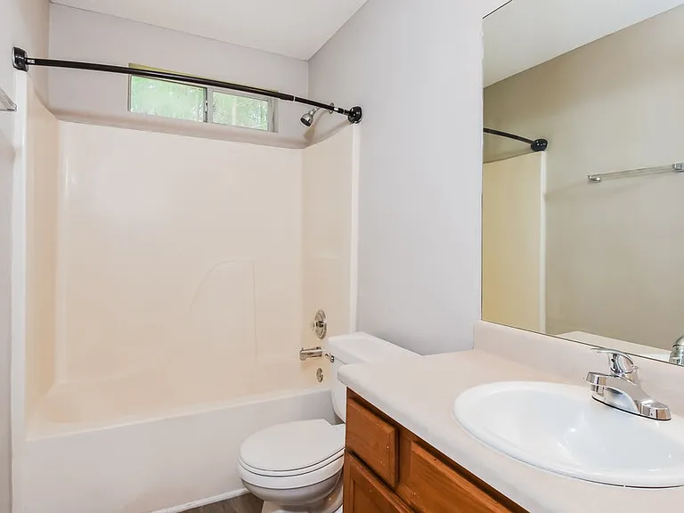 1560 Wembley Dr — Photo 10