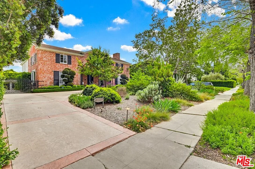4 bed, 4.5 bath, 6772 sqft, $19,995 — Photo 3