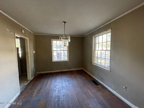 4th image of 4835 Maplewood Dr