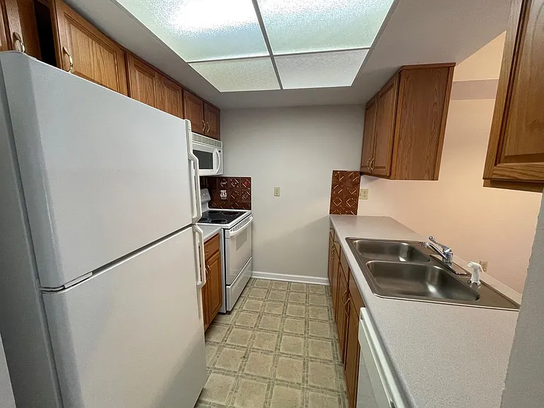 2415 Avonlea Ln — Photo 6