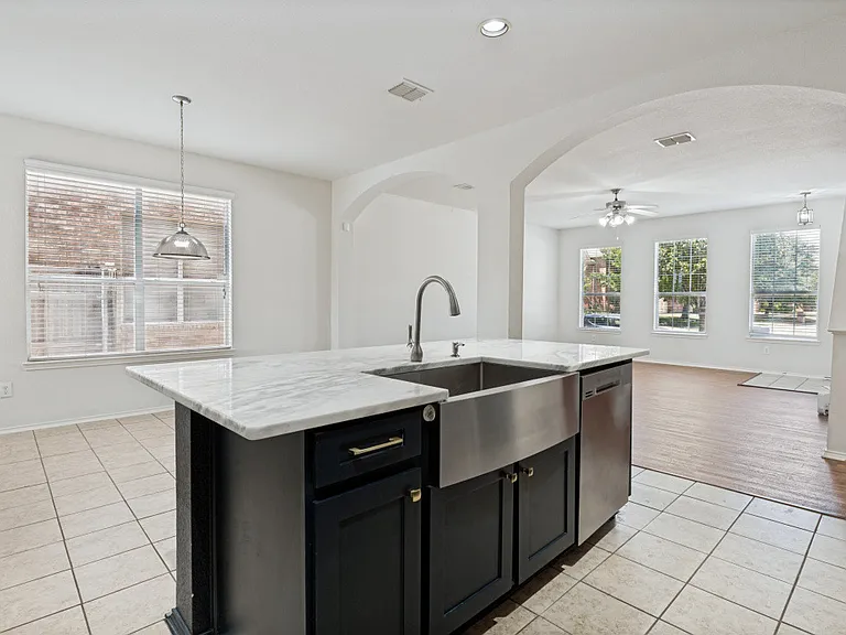 925 Jamie Dr — Photo 23