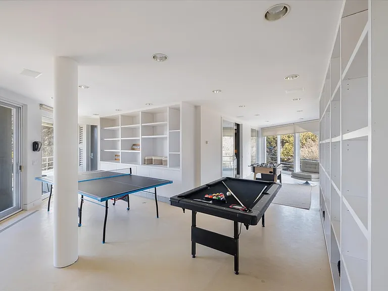 186 Dune Rd — Photo 12