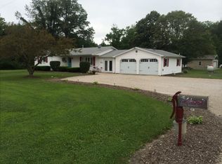 201 English Acres Rd, Marshall, IL 62441