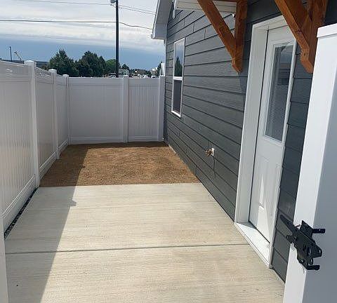 4th image of 1413 Harmony Ct